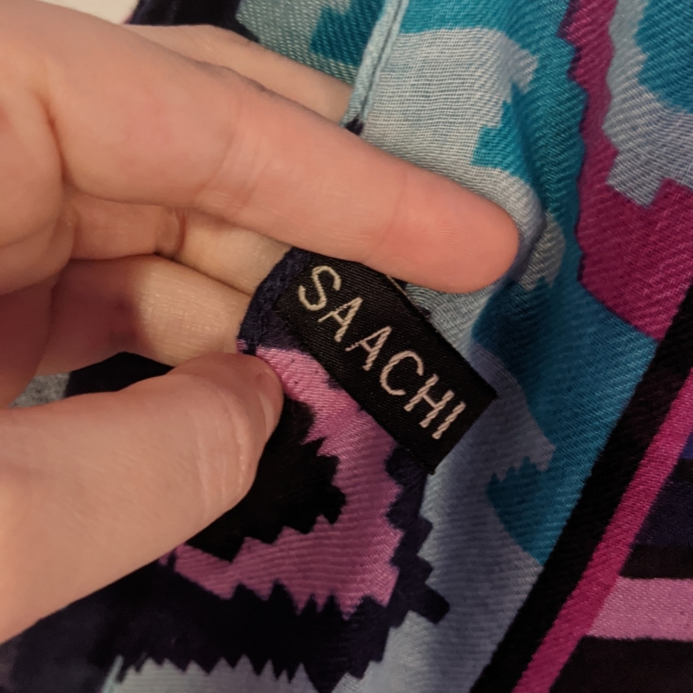 Beautiful vibrant soft flowy scarf - Picture 9 of 10